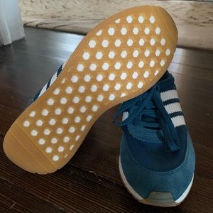 Adidas Sneakers